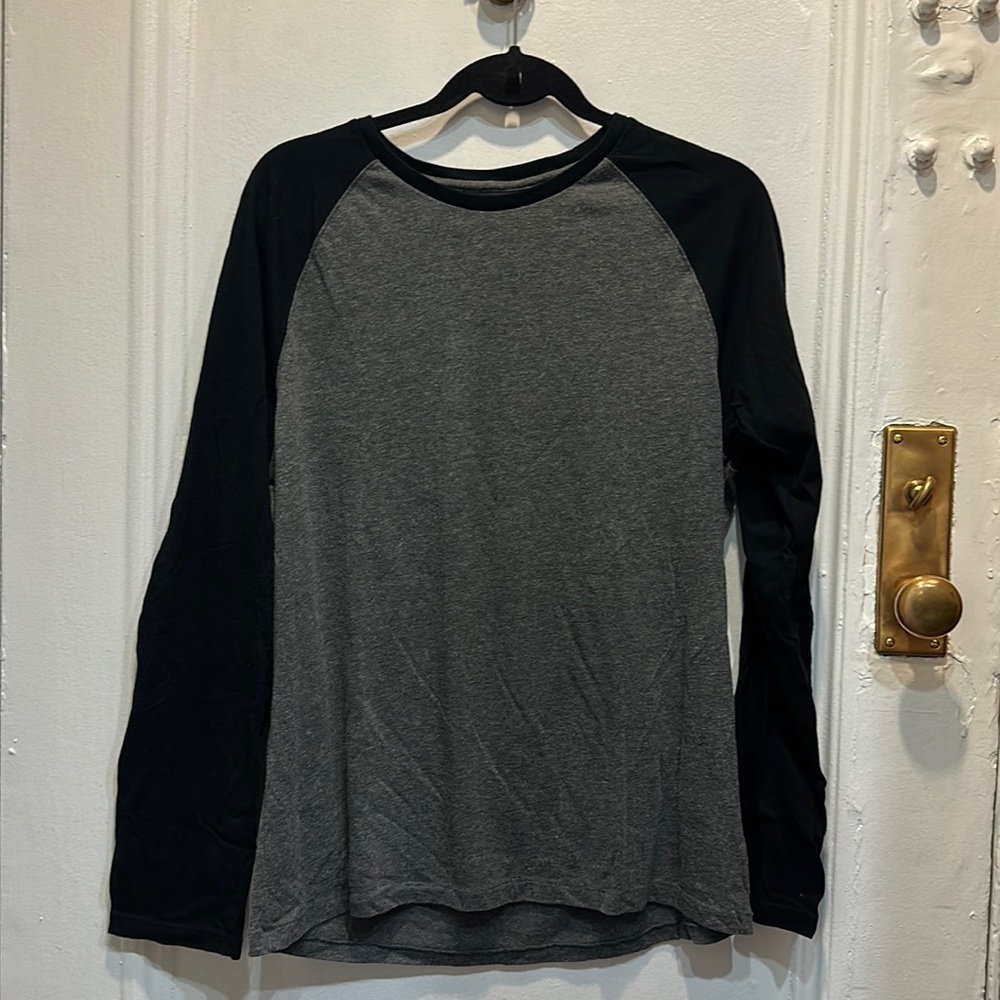 Gap Long Sleeve Baseball Tee (L)